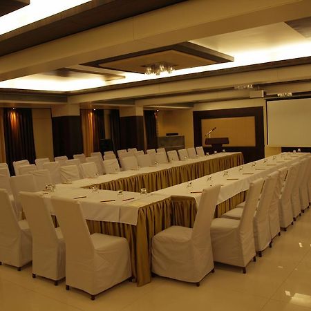Kapila Business Hotel Pune Extérieur photo