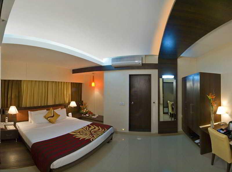 Kapila Business Hotel Pune Extérieur photo