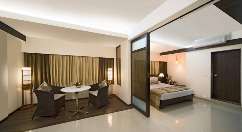 Kapila Business Hotel Pune Extérieur photo