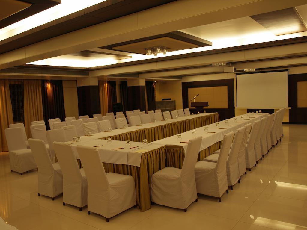 Kapila Business Hotel Pune Extérieur photo