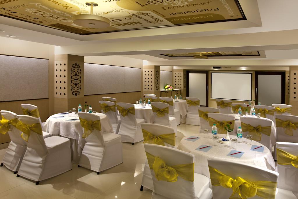 Kapila Business Hotel Pune Extérieur photo