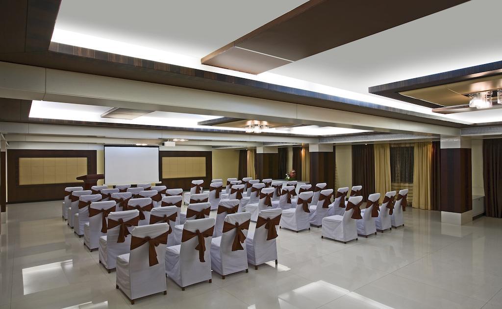 Kapila Business Hotel Pune Extérieur photo