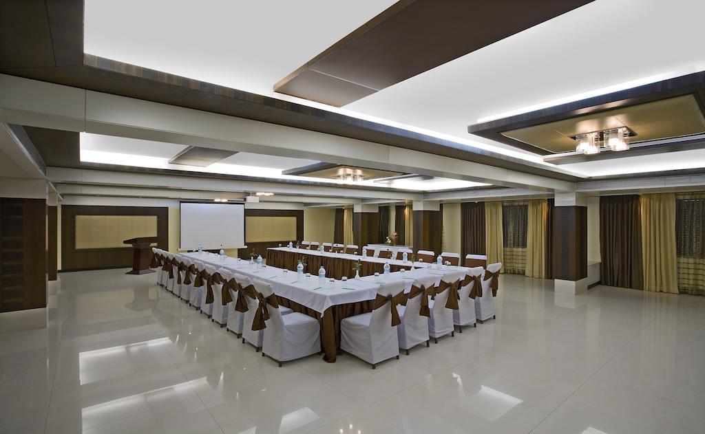 Kapila Business Hotel Pune Extérieur photo