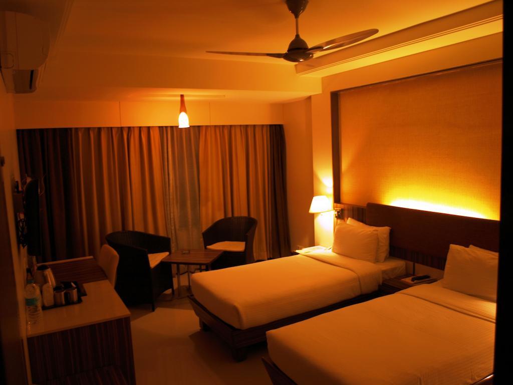 Kapila Business Hotel Pune Extérieur photo