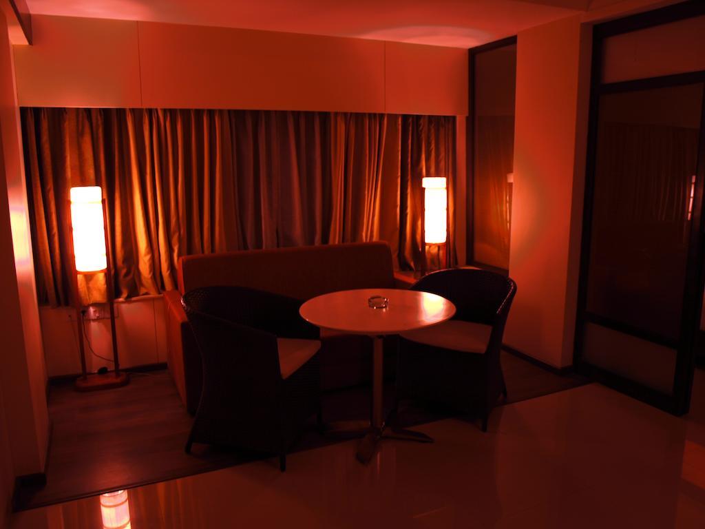 Kapila Business Hotel Pune Extérieur photo