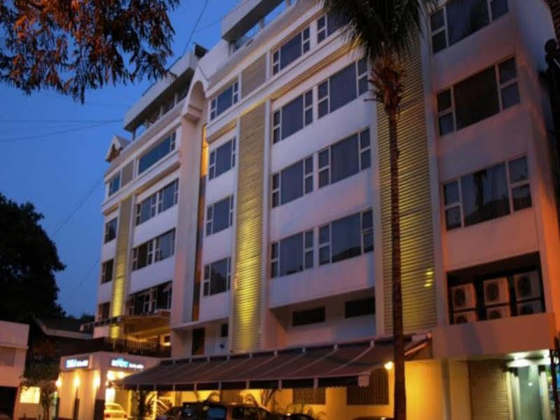 Kapila Business Hotel Pune Extérieur photo