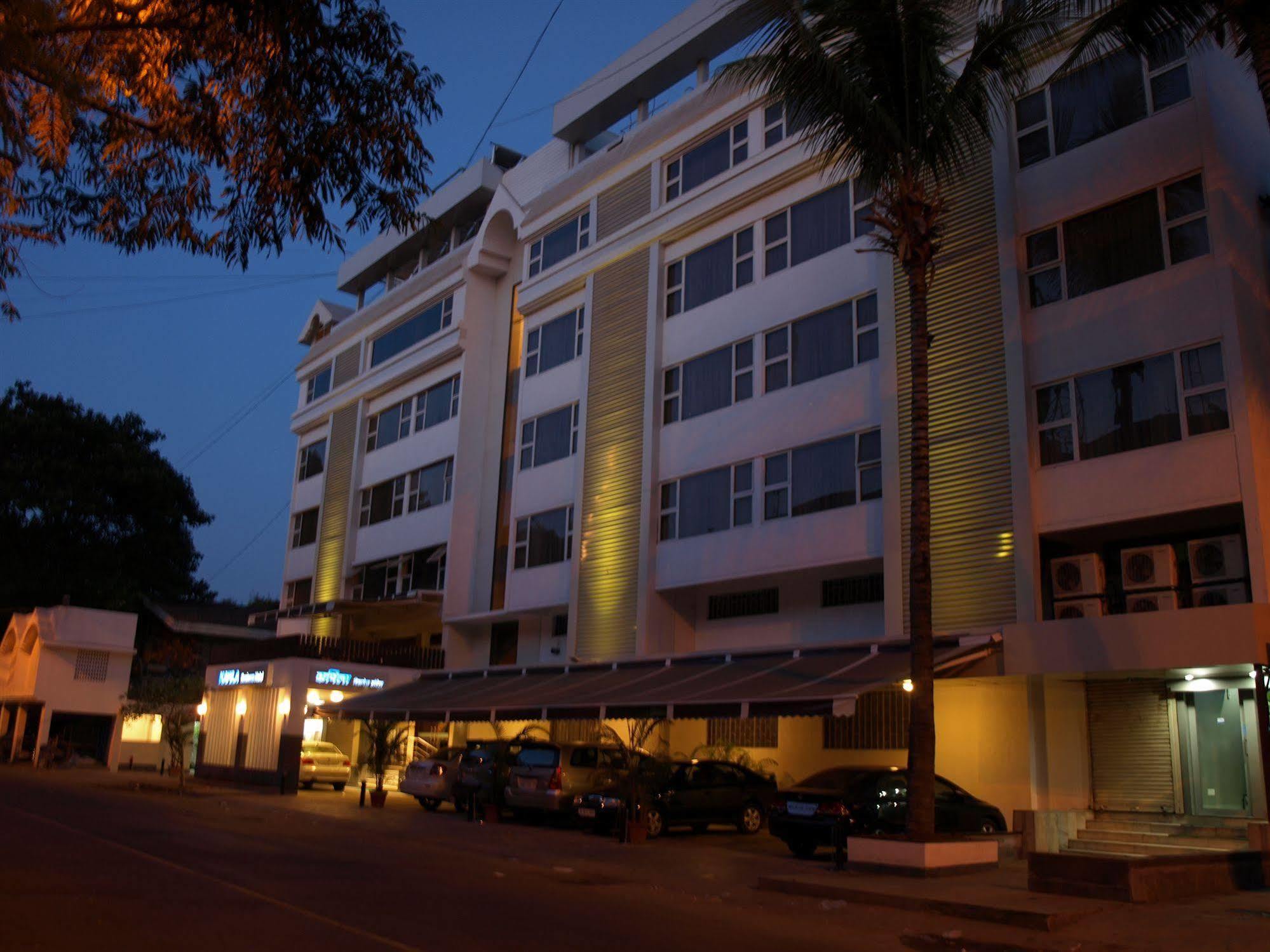Kapila Business Hotel Pune Extérieur photo