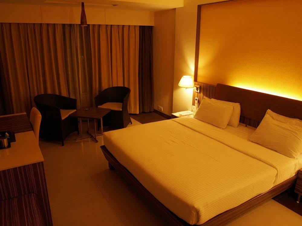 Kapila Business Hotel Pune Extérieur photo
