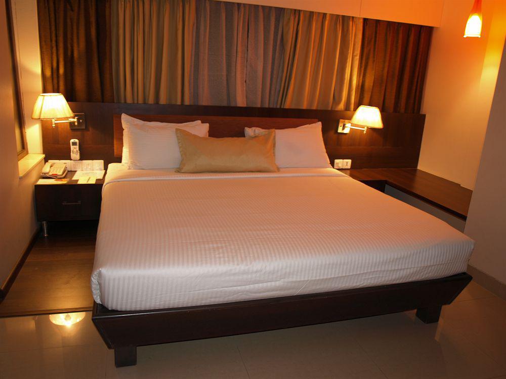 Kapila Business Hotel Pune Extérieur photo
